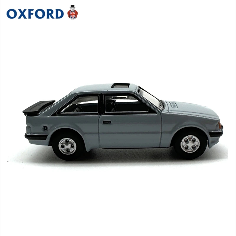 Diecast OXFORD 1:76 Scale Ford Tiehang XR3i Two-door Alloy Car Model Collectible Toy Gift Souvenir Display Ornament