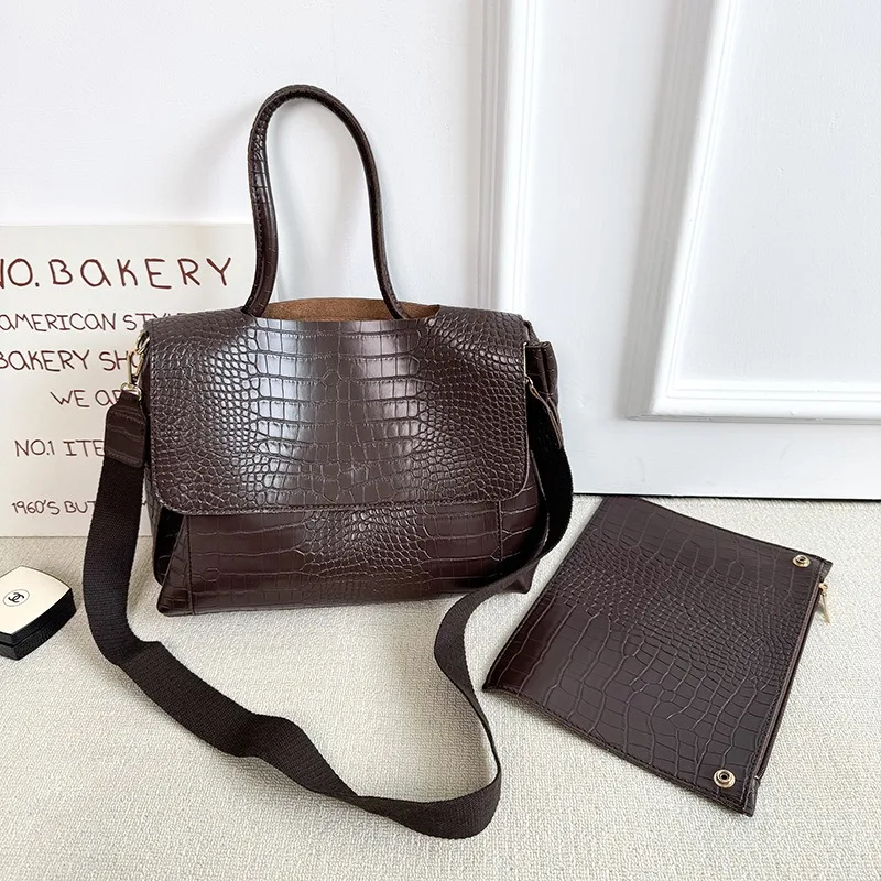 

2026 Весенняя новая сумка большой вместимости, женский интернет-портфель знаменитостей в стиле ретро, нишевый дизайн, тренд большой сумки через плечо