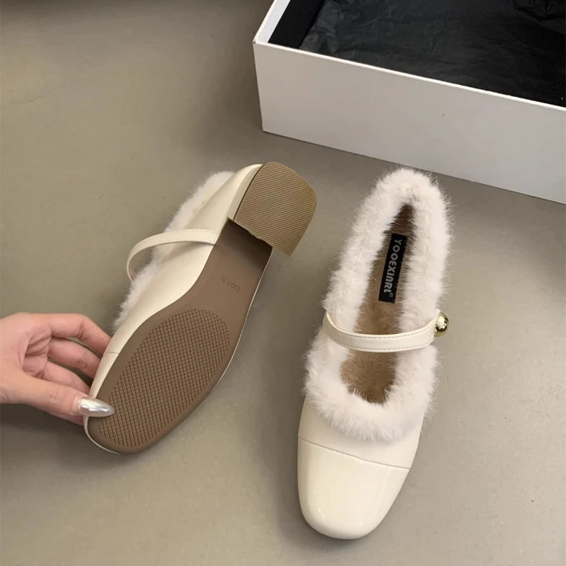 2025 outono e inverno de pelúcia confortável quente sapatos femininos de salto grosso estilo doce casaco elegante com sapatos de salto alto de veludo