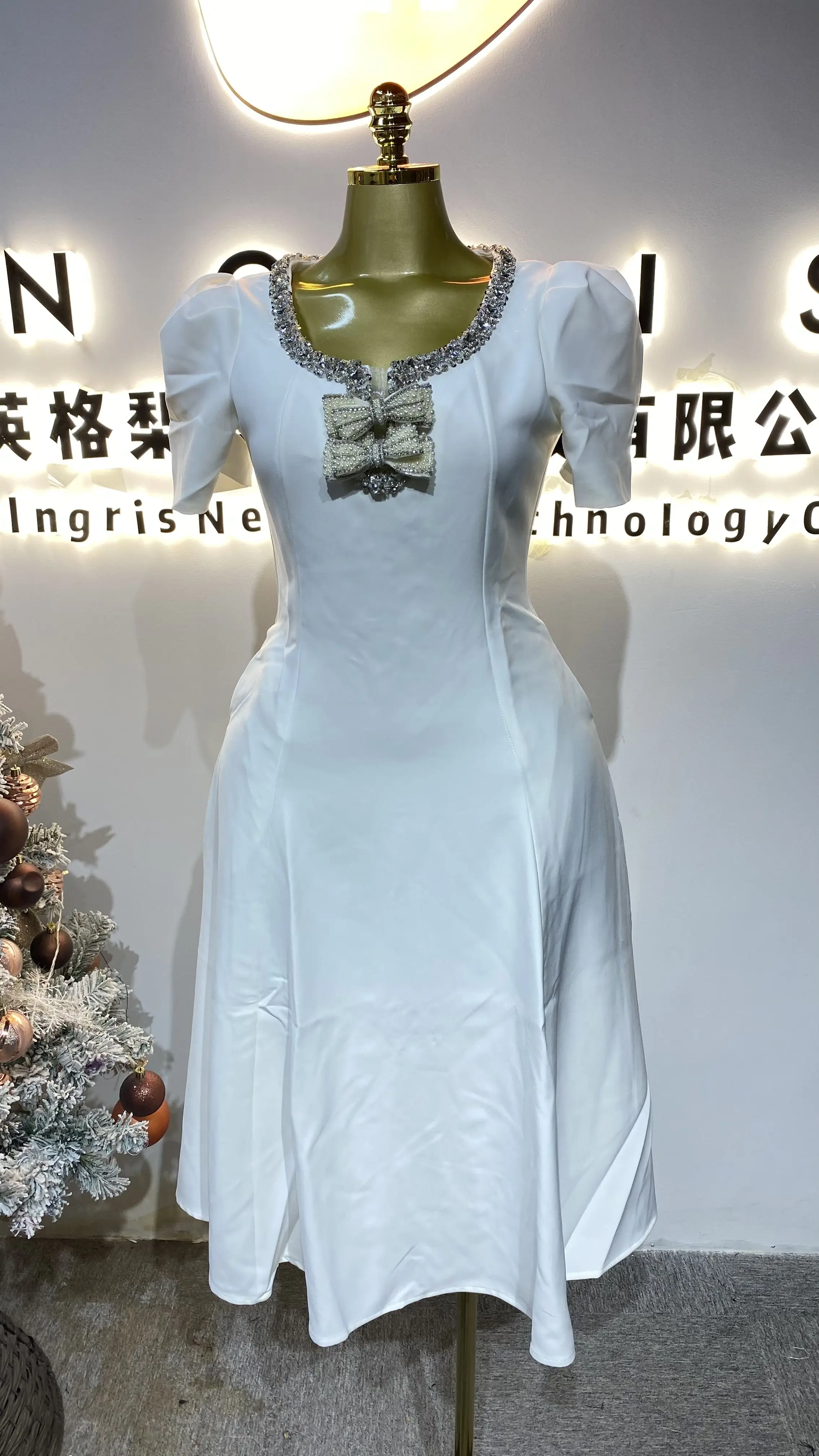 

Retro elegant style bow-embellished rhinestone beaded O-neck short-sleeved dress, solid women's dress-GZXX514