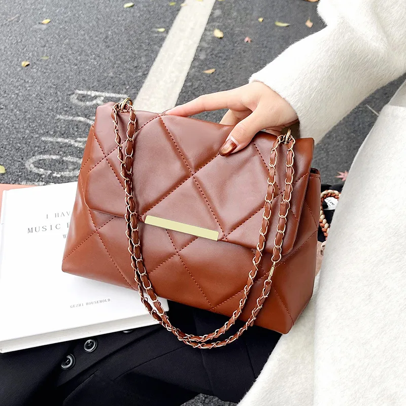 

2025 Minimalist Crossbody Bag, Spacious Shoulder Purse for Women, Fashion Commuter Tote, Versatile Day to Night Bag, Textured