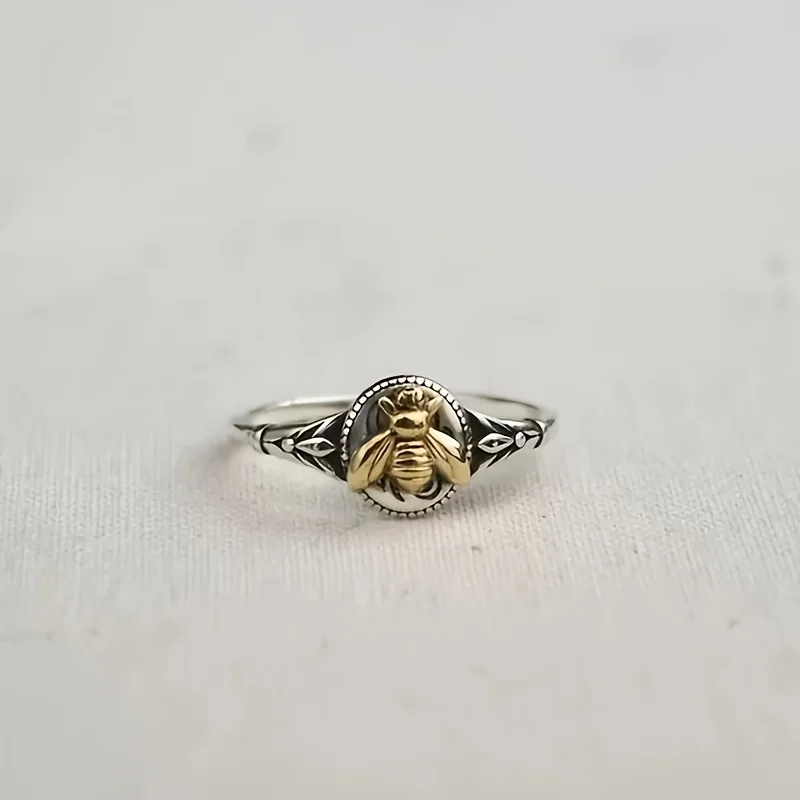Vintage Bee Motif Statement Ring for Women Two-Tone Retro Bee Design Ring for Daily Wear Boho & Nature-Inspired Jewelry Gift