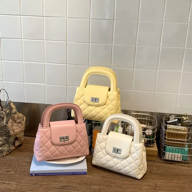 ファッショナブルなチェーンストラップ刺繍ダイヤモンドパターンミニハンドバッグ女性のクロスボディバッグハンドヘルドスクエアバッグ新-2026-モデル