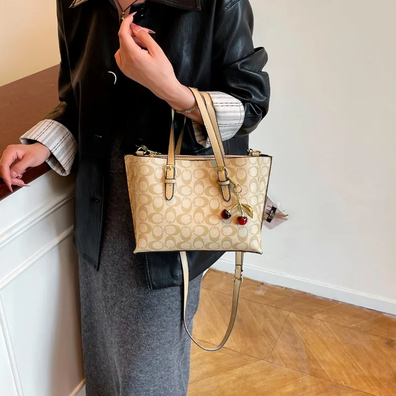 Trendy Letter Logo Solid Color Shopper Bag High-End Elegant Leather Classic Large Capacity Design