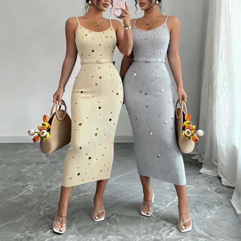 Damen Beige Spaghetti-Träger Quadratischer Ausschnitt Goldene Punktverzierungen Gürtel Elastisches Strick-Bodycon-Maxikleid Elegantes Party-Langes Kleid