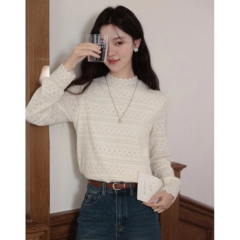 

ALXNAN Beige T-shirt Long-sleeve Lace Hollow-out Turtleneck Regular Shoulder Pullover Casual Versatile Lady Layering Tops L58852