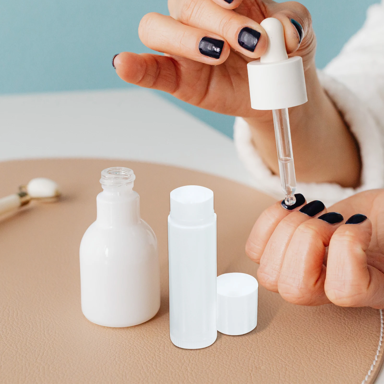 50Pcs 립밤 튜브 천연 폴리프로필렌 투명 흰색 캡 DIY 립밤 글로스 컨테이너용 푸시 휠 메커니즘