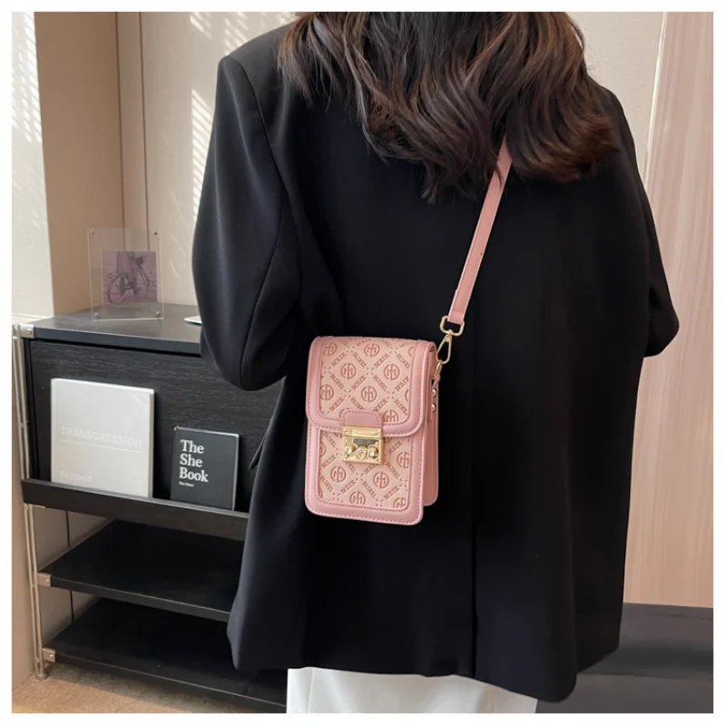 Versatile Luxury Crossbody Bag Retro Lock Button Women Shoulder Bag Fashion Contrast Color Delicate Small Square Bag 2023 New