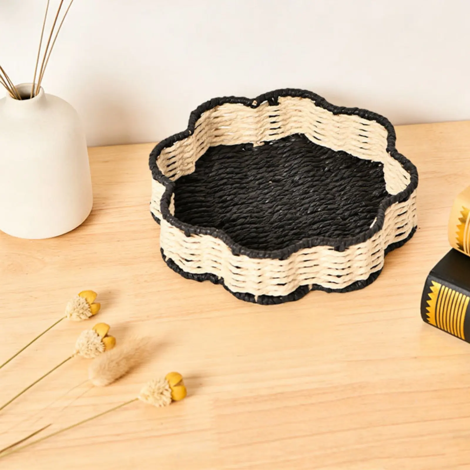 Dual-Tone Paper Rope Tray Pastoral Visual Theme Woven Tray Flower Shaped Storage Container for Dresser, Entryway