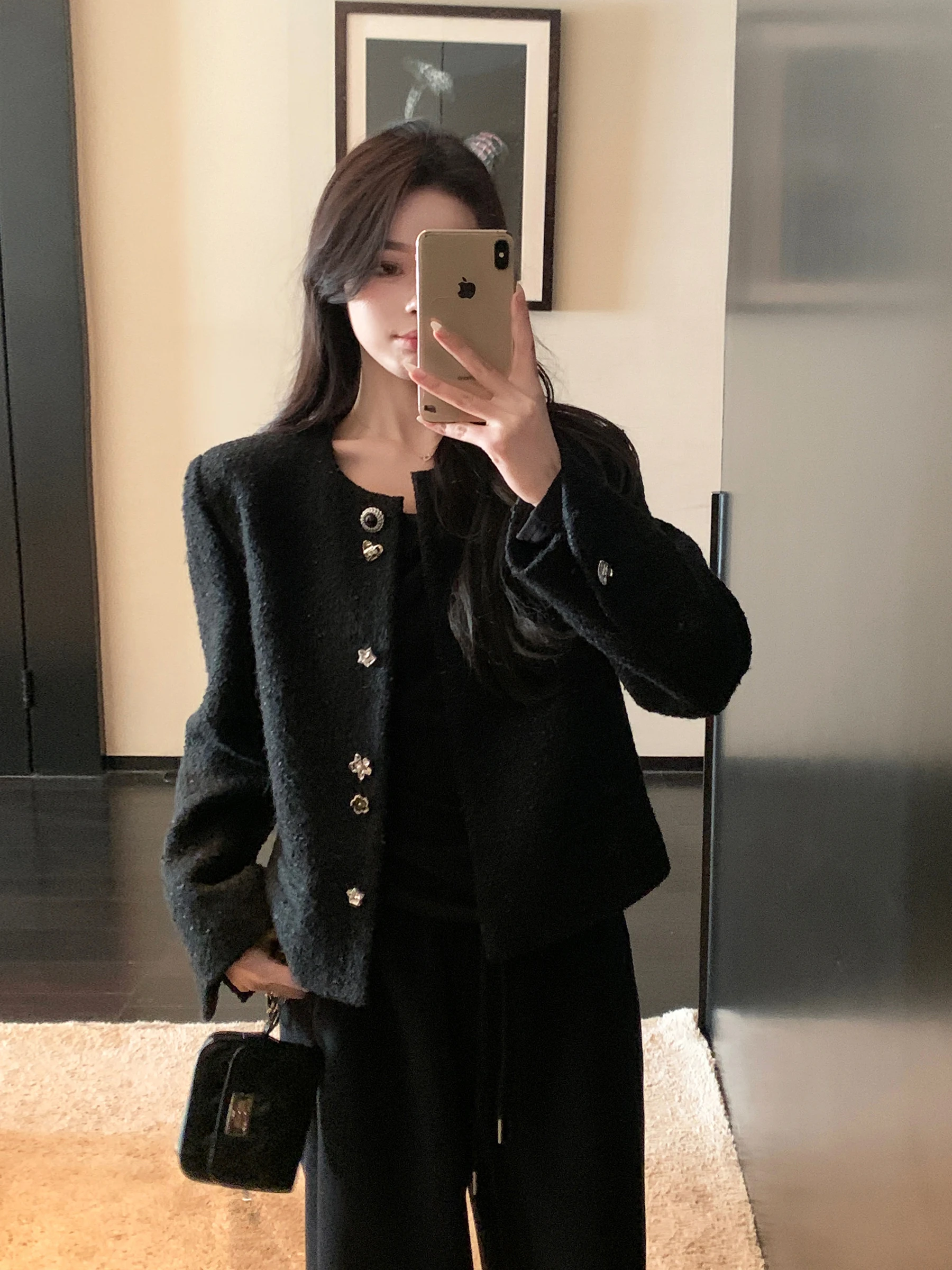 Butyou Short Quilted Nylon Jacket Women's round Neck Button up Black Wool Blend Fashionable Cleanfit Style Long Sleeve Coat