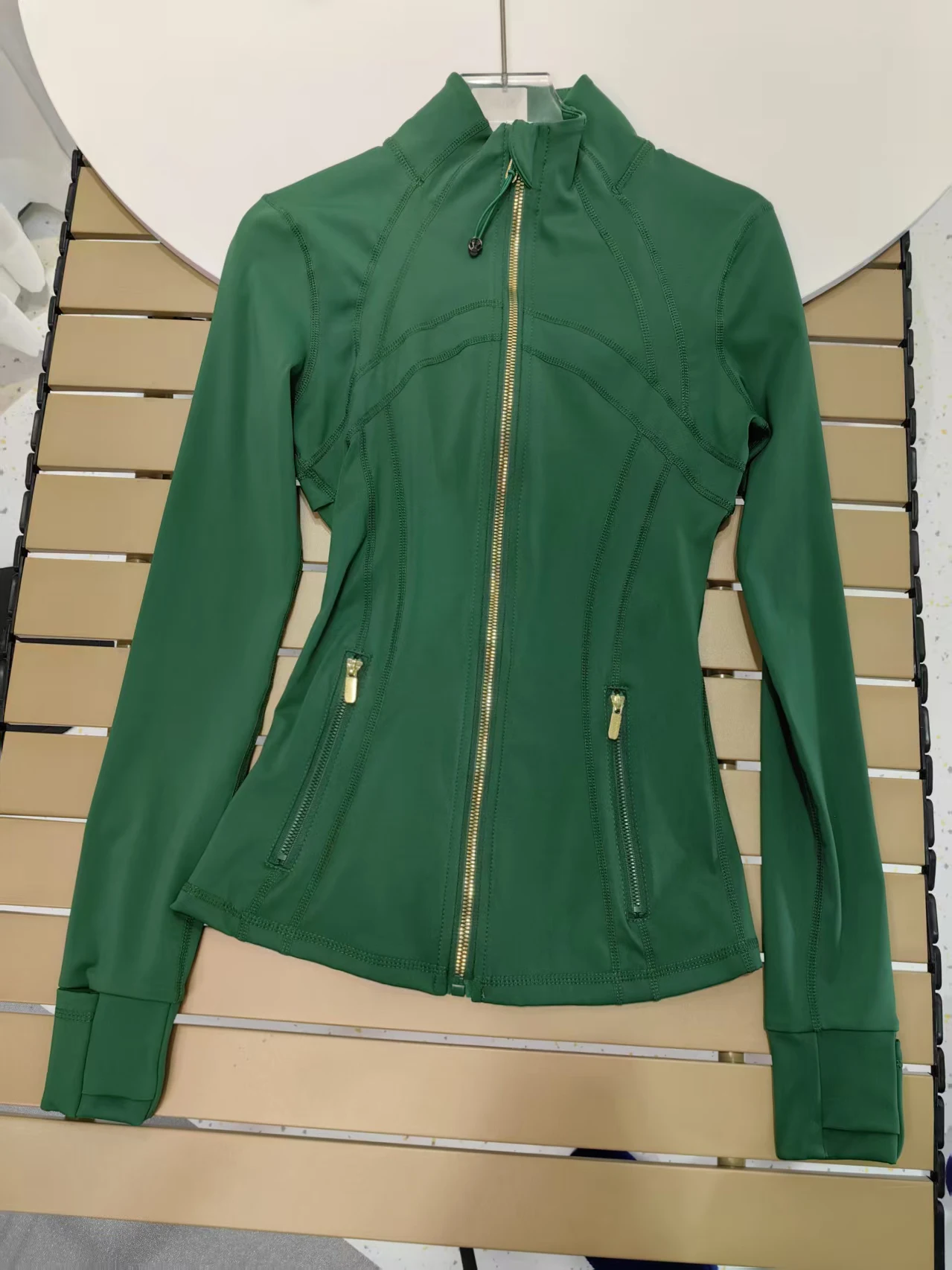 Nieuwe versie van een gouden rits-slankmakende jas, yoga-jas met opstaande kraag, slim fit, sneldrogend, dunne sportversie
