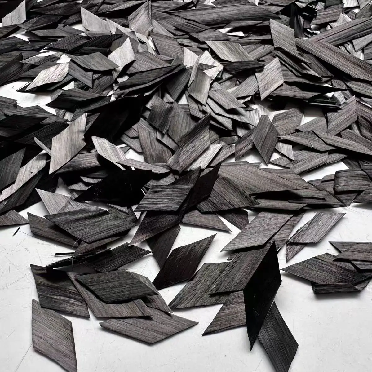 

24K A+ rhombic forged chopped flake Forged carbon fiber yarn strands Vacuum Hand Paste Carbon Fiber 30mm length 15mm wide 500g