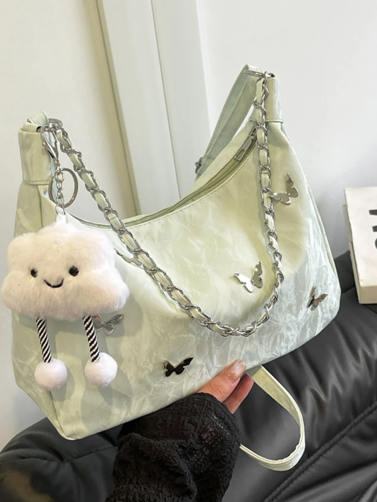 

Женская сумка с украшением в виде бабочки, складки, сумка через плечо на одно плечо, простая дорожная сумка, новая летняя повседневная маленькая квадратная сумка