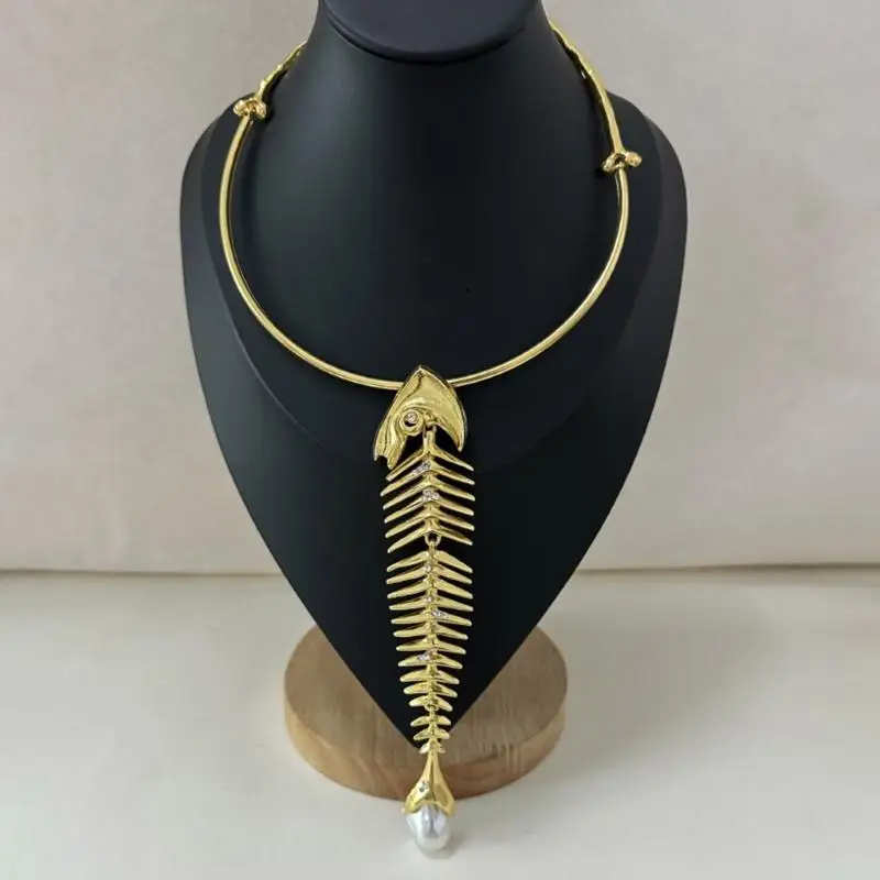 31BB Alloy Necklace for Trendy Outfit Enhancement