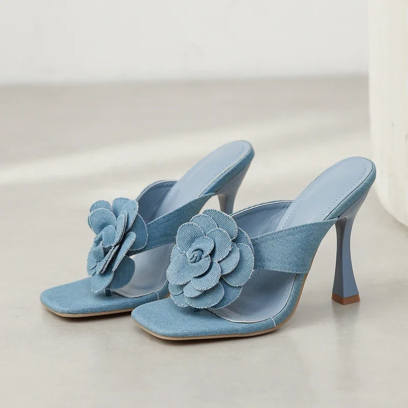 Eilyken Sommerblumen quadratischen Clip Zehen Hausschuhe Frau dünne High Heels Street Style Denim