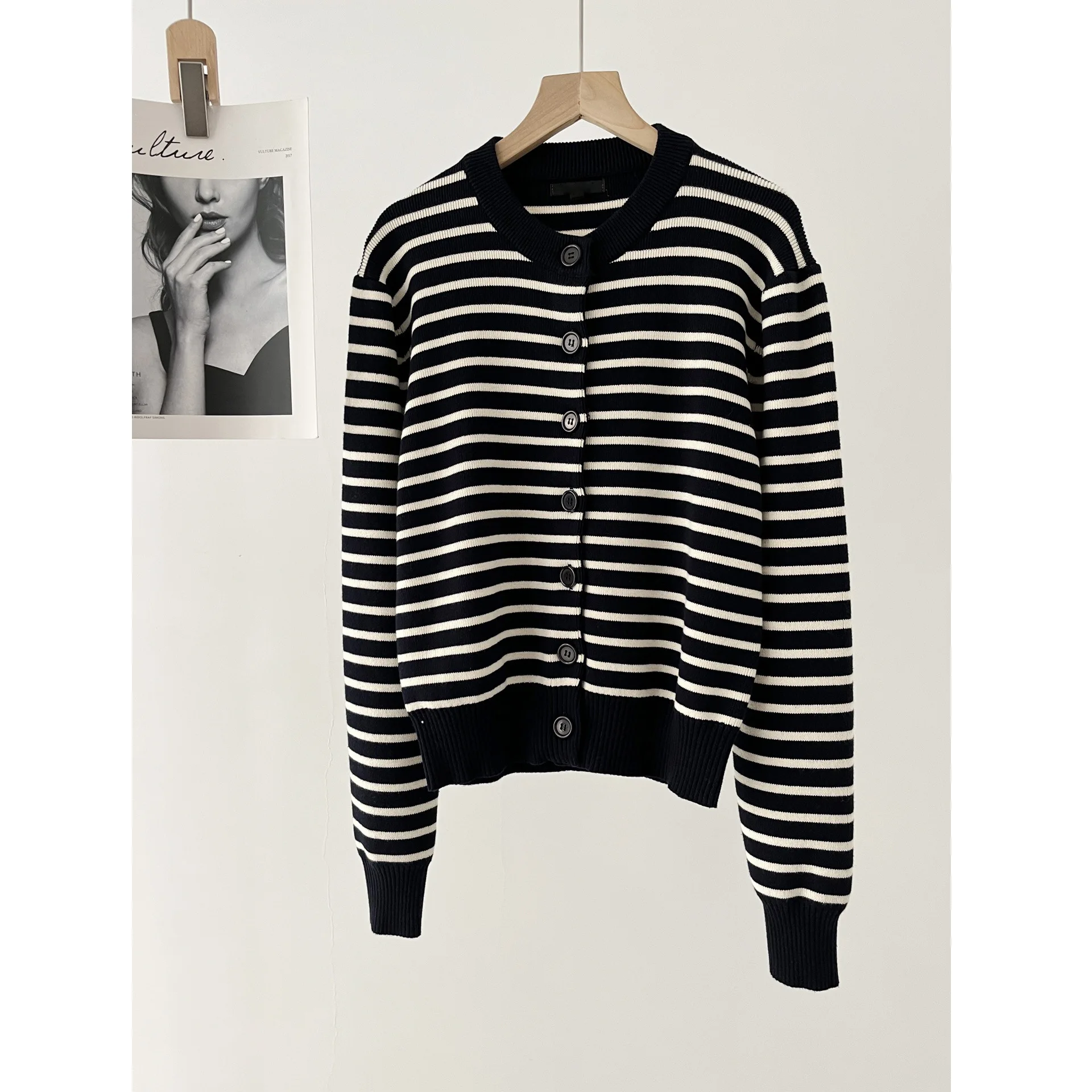 

Women's Spring and Autumn Casual Commuter Striped Temperament Crew Neck Knitted Cardigan 16A