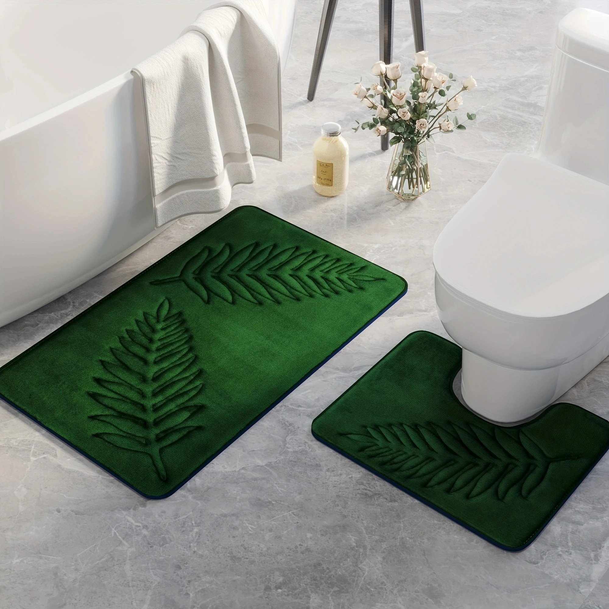 1pc leaf patterned bathtub mat with simple embossed design, suitable for use as a water absorbing toilet mat in the bathroom