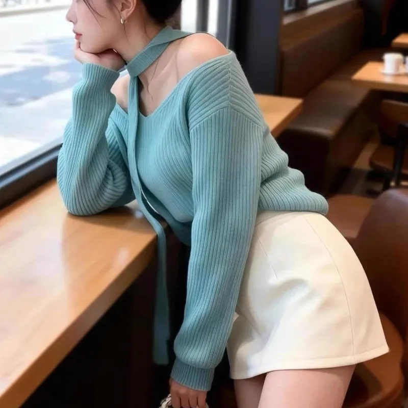 Damski koreański zestaw na wiosnę i jesień: elegancki sweter z dekoltem w serek, mini spódniczka, dwuczęściowy komplet, dzianinowy sweter, szal, biała spódnica, stylizacje 2026