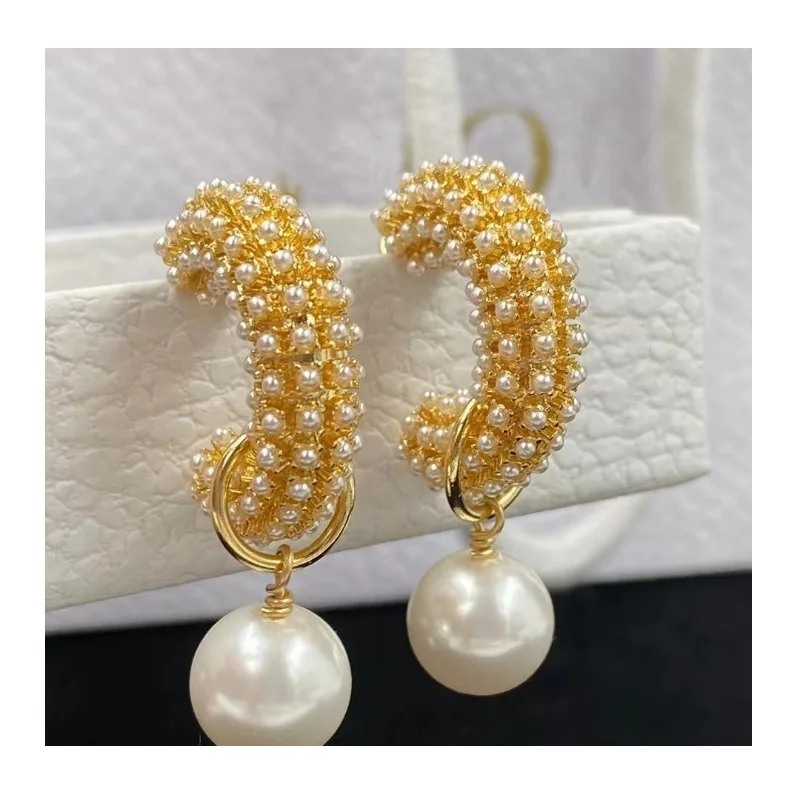 

Light Luxury Simple High-end Niche Design Letter Fashion Versatile Silver Needle Earrings