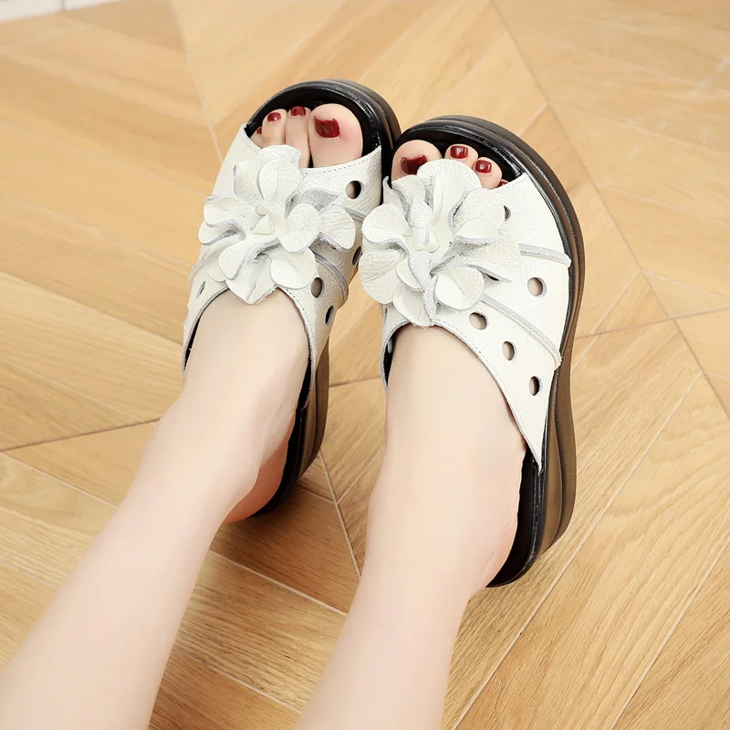 

Handmade Floral Leather Slippers Women's Summer Platform Mom oes Flat Sandals National Sle Hollow out Low Cut Rubber Sole