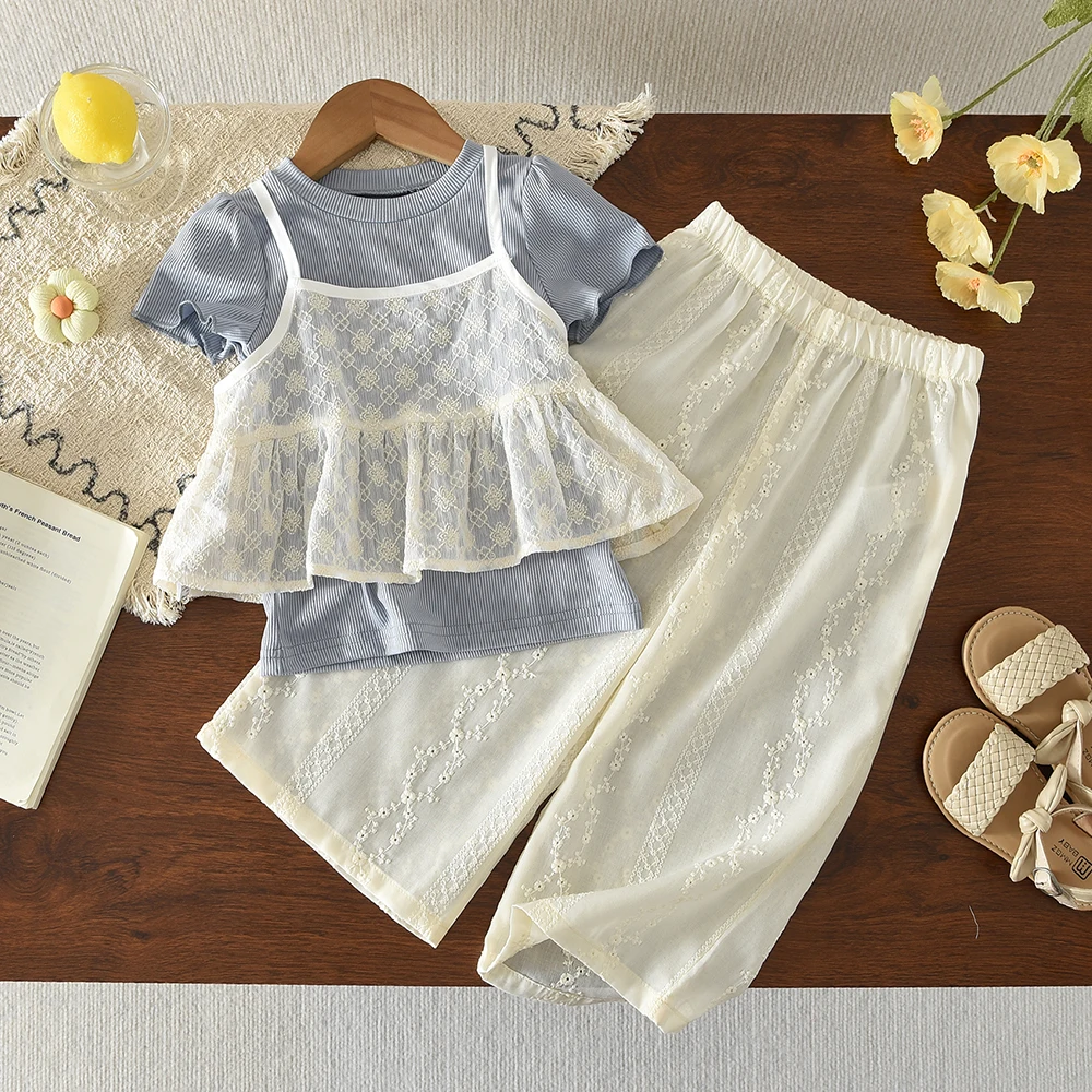 Sommer Koreanischer Stil Kinderkleidung für Mädchen im Alter von 3-7 Jahren Blaues Kurzarm-Oberteil + Weiße Weste + Bedruckte Hose Dreiteiliges Set – Detail 3