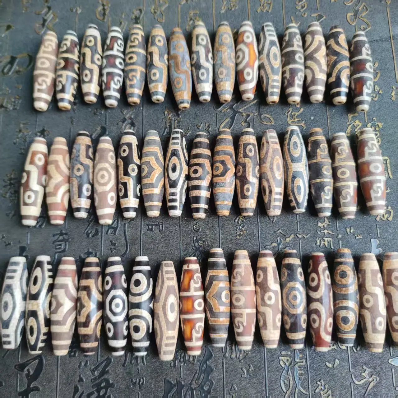 50pcs/lot Dragon Scale Surface Different  Totems Tibetan Dzi Beads natural stones  DIY Beads  for jewelry making