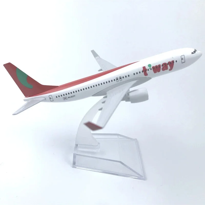 Miniature Planes 16cm Korea T WAY Airways B737 Model Alloy Metal Aviation Airplane With Landing Gear Diecast 1/400 Scale Display
