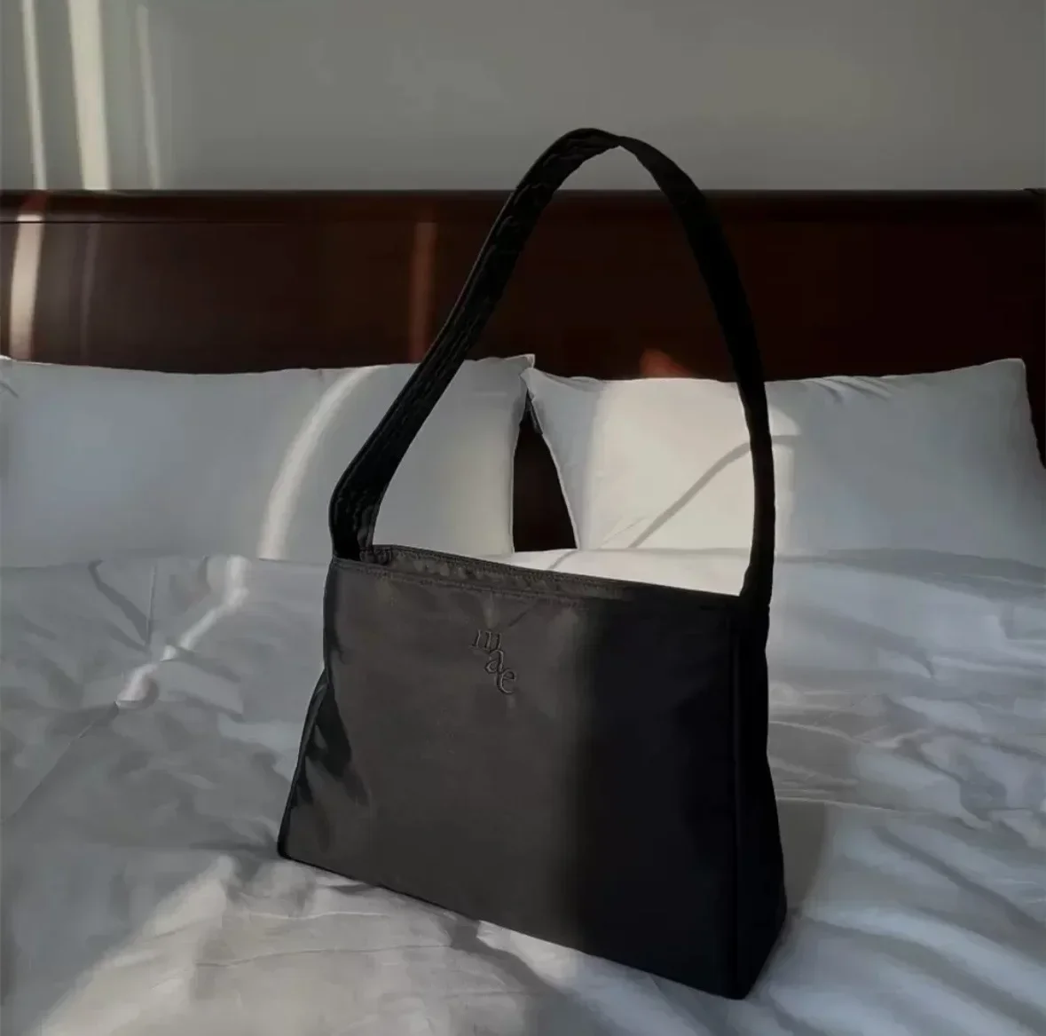 Sac fourre-tout à la mode de style coréen, sac à main brodé en nylon sous les bras pour femmes, sac initié simple