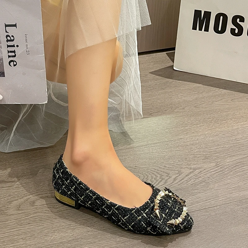 2024 New Spring and Summer Pointed Toe Comfortable Casual Flat Shoes Metal Decoration Shallow Mouth Breathable Women\'s Shoes