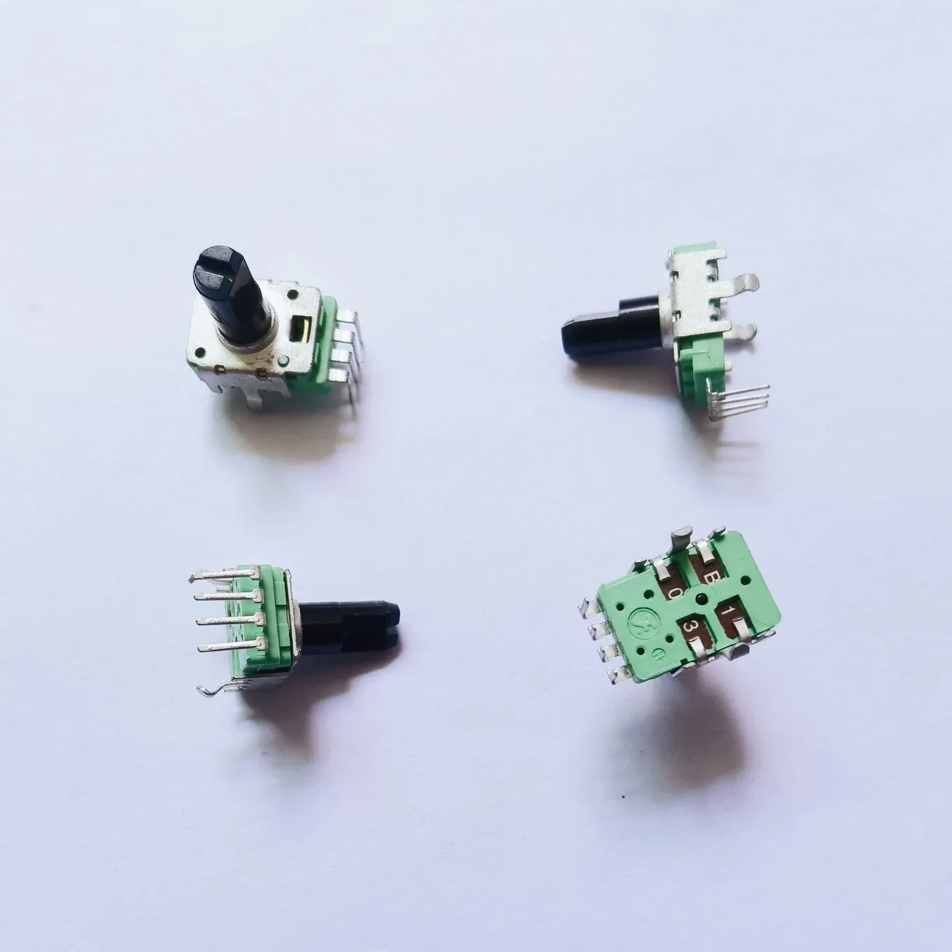 

Original New 100% 142 Type vertical single potentiometer B10K handle length 13MMF 4pin (SWITCH)