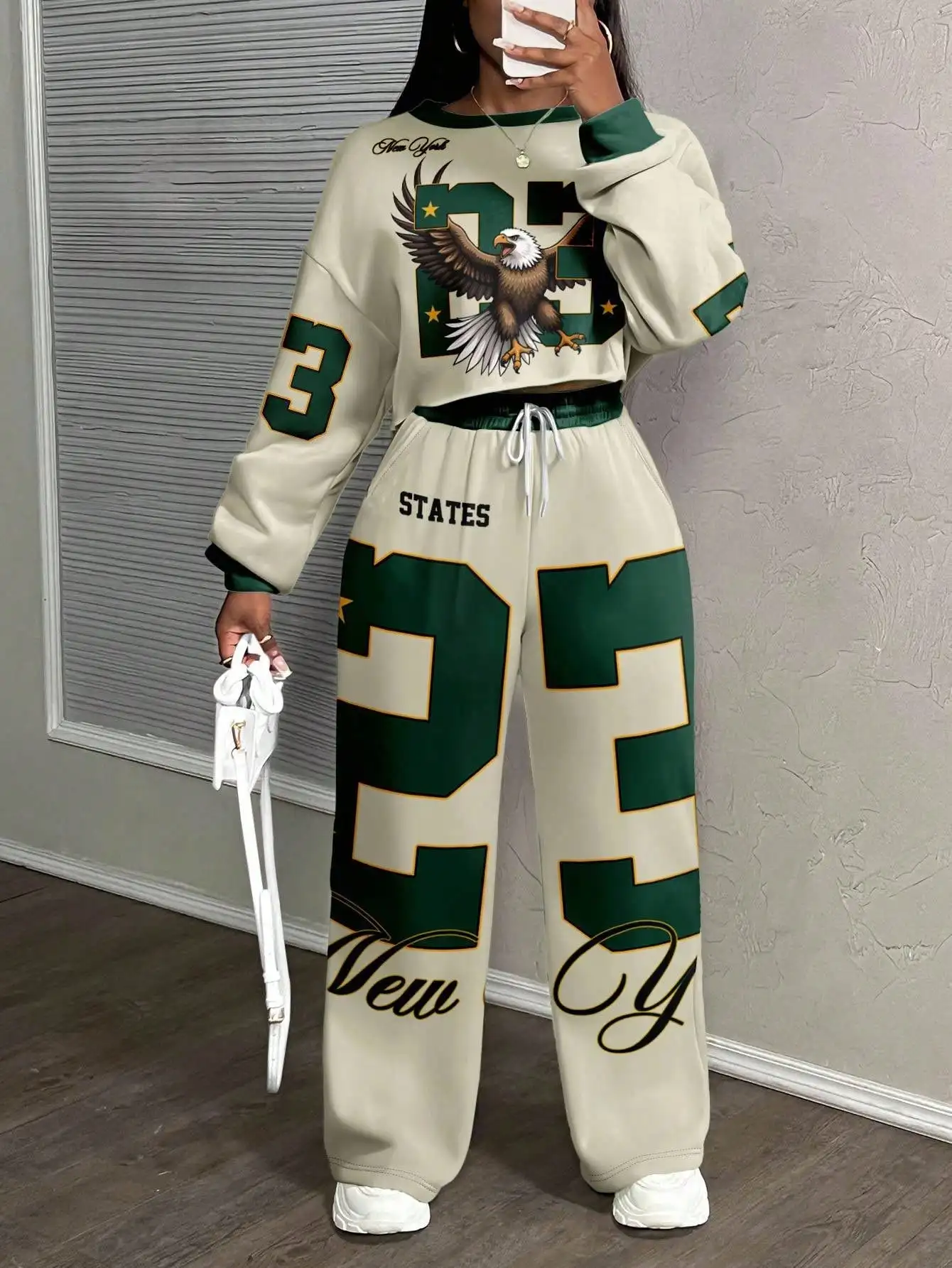 

Женский комплект для отдыха из двух предметов с графическим принтом, оверсайз - кремовый и зеленый