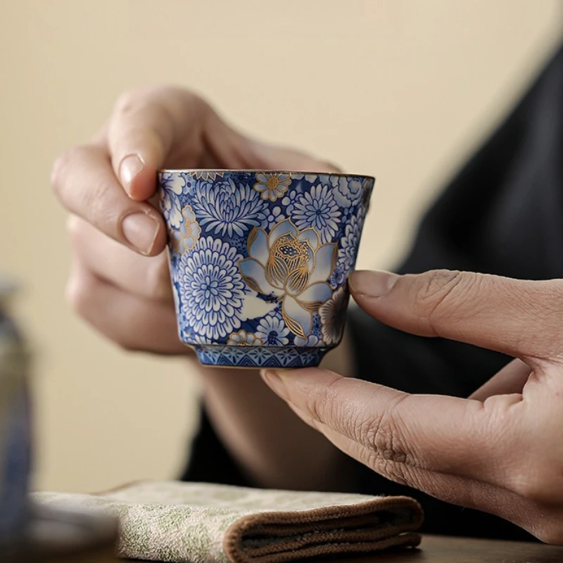 1PCS Chinesische Blau und Weiß Keramik Teetasse Anti Skalierung Handgemachte Blumen Porzellan Tee Schüssel Reise Meditation Tasse Tee-Set