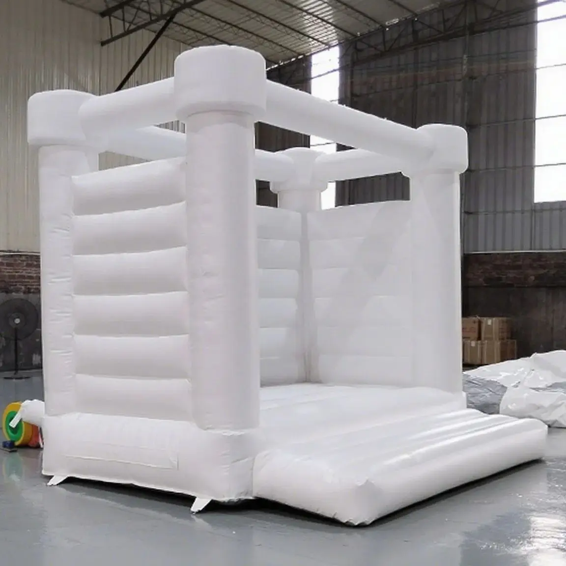 Maison de rebond blanche gonflable en PVC, château gonflable de saut en plein air de qualité commerciale pour fête d'anniversaire et de mariage avec souffleur