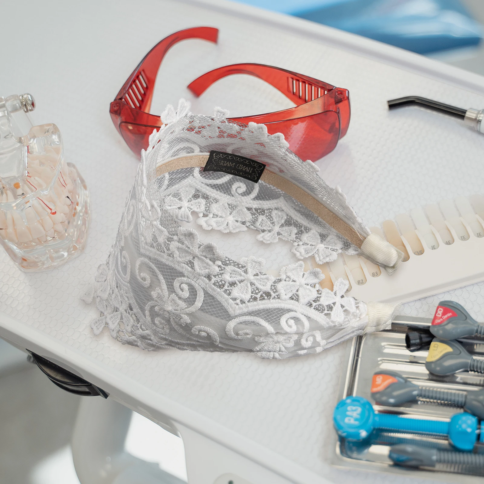 

Wide Lace Headband Women's Chic Feminine Hairband Comfortable Lightweight Stylish for Gatherings Concerts Special Occasions