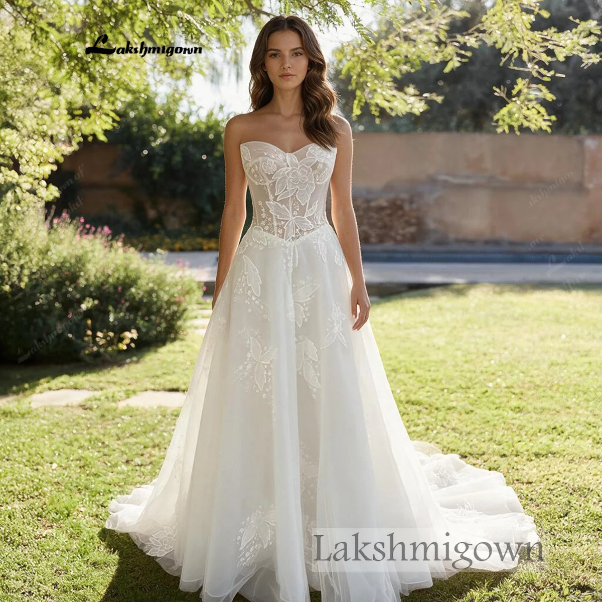 Lakshmigown Trägerloses Hochzeitskleid, transparenter Oberteil, florale Spitzenapplikationen, Tüll, A-Linien-Brautkleid, Korsett-Rücken, Robe De Mariée – Detail 5