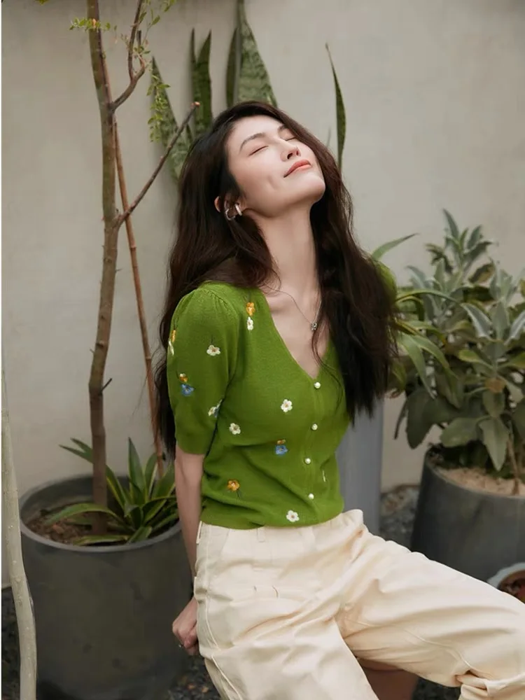 Spring and Summer New Fine Imitation Wool Sweater Women's Embroidered Small Flower V-Neck Knitted Sweater Thin Top Green Jacket