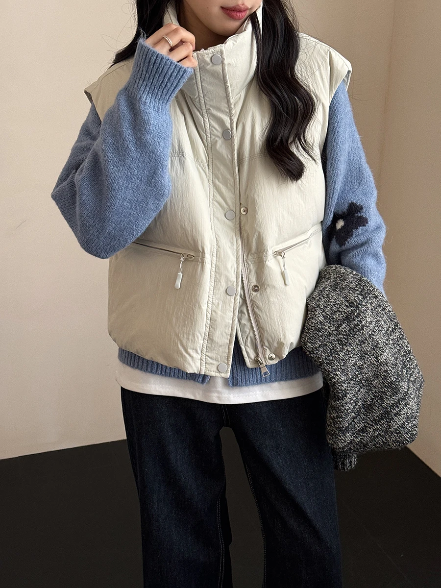 

Женский пуховый жилет Uniko: утепленный, белый, из натурального пуха, свободный крой, в корейском стиле, модный зимний жакет-пуховик.