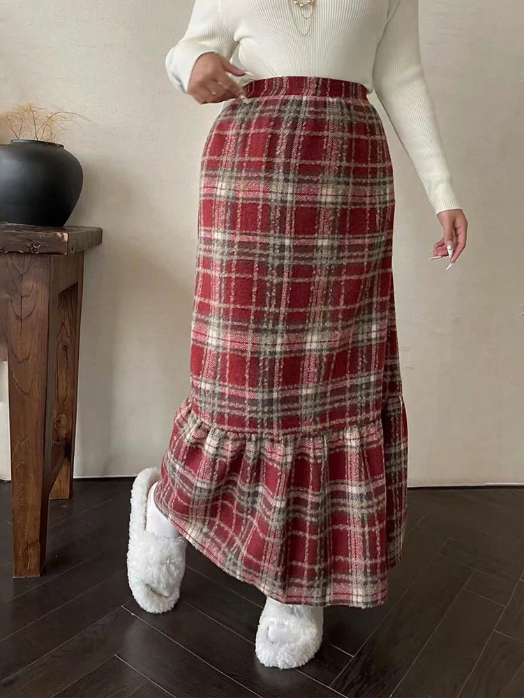 Plus-Size Women's Red Checkered High-Waisted Slimming A-Line Skirt—Perfect for New Year's Outfits, Exuding Elegance