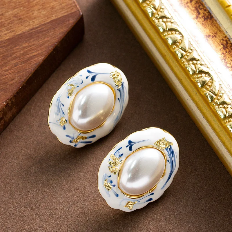 Vintage Enamel Pearl Stud Earrings Blue‑White Porcelain Pattern Gold Flake Oval Ear Jewelry Retro Daily Accessories