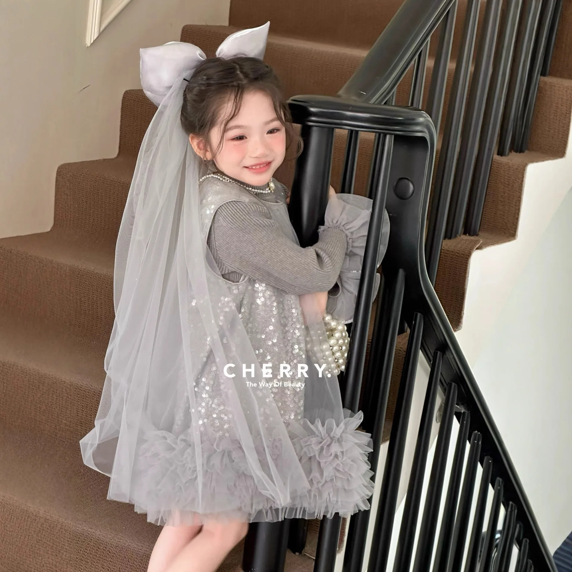 Girls Suit 2025 Autumn and Winter New Childrens Clothing Girls Baby Sequin Vest Princess Skirt Sweater Veil Three Sets