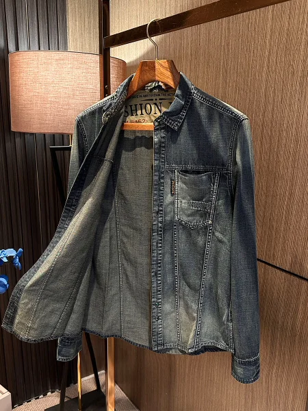 

Высококачественная мужская джинсовая рубашка с длинным рукавом, весна 2026, повседневная деловая хлопковая рубашка, приталенная, модная, в стиле джинсов.