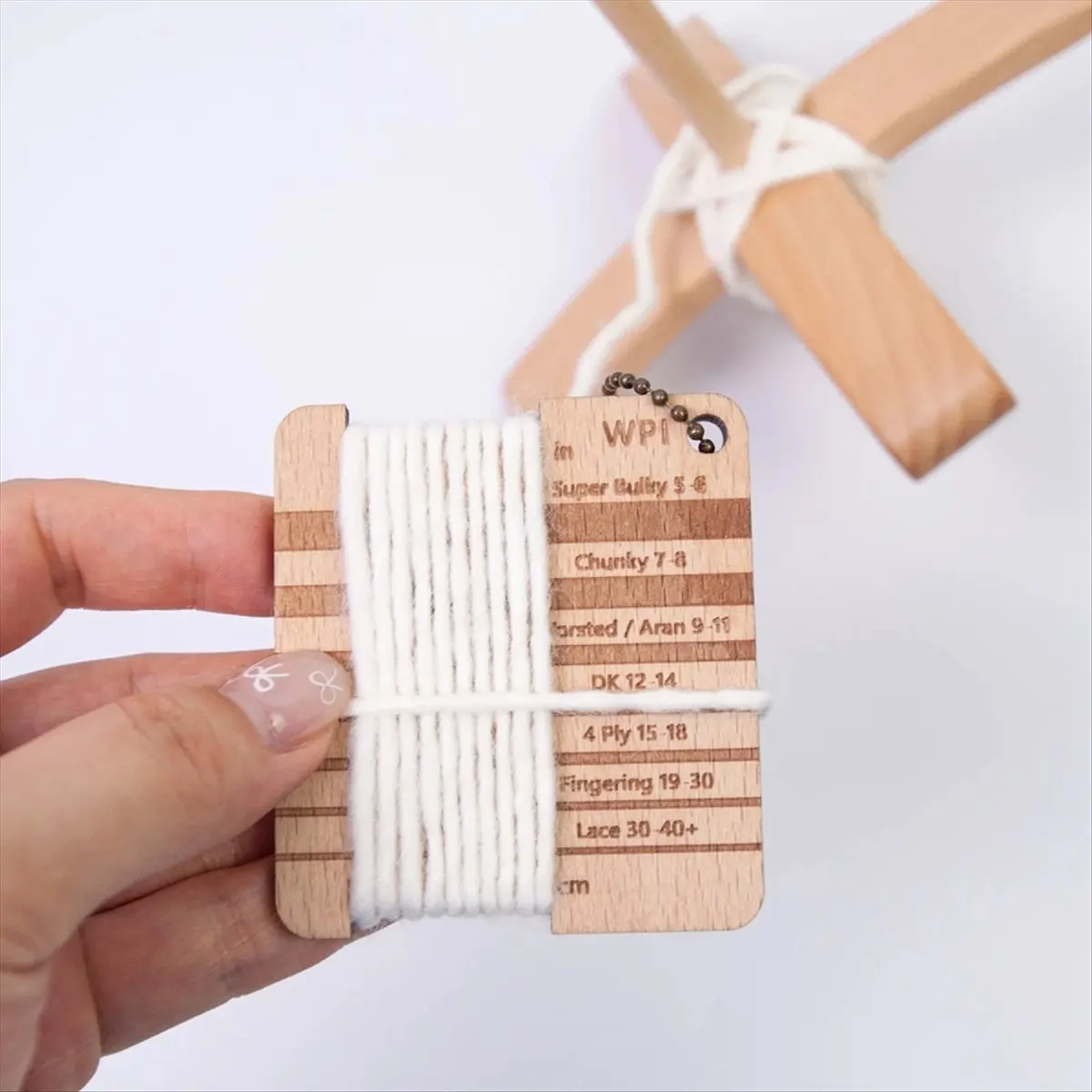 مغزل تركي خشبي جديد قابل للفصل - طقم غزل يدوي مع 50 جرام من الصوف المتجول ومقياس الغزل #6