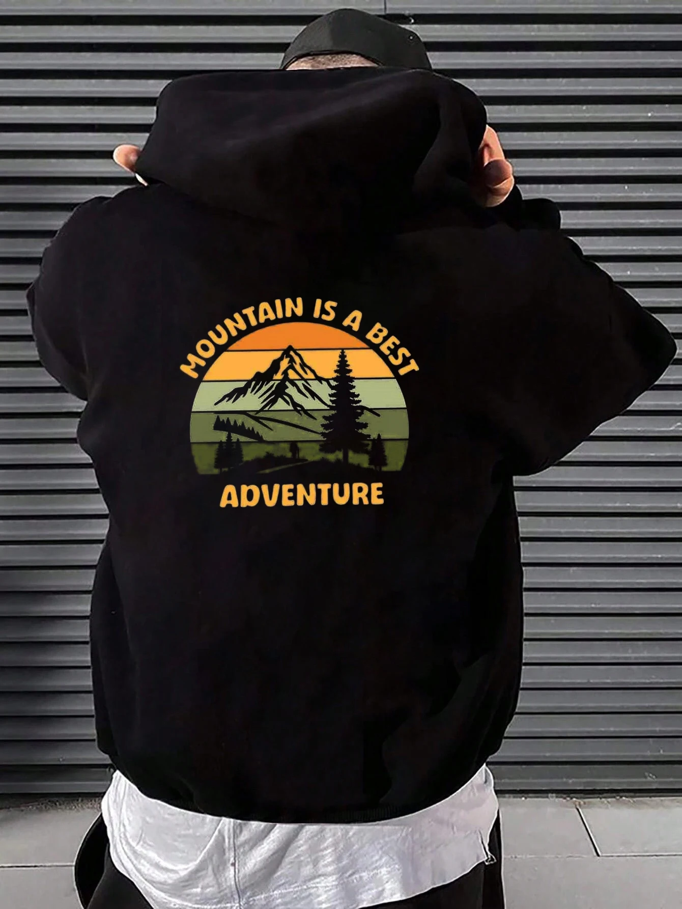 Men's Retro Mountain Adventure Hooded Sweatshirt - Retro Outdoor Pullover with Mountain Scenery Print