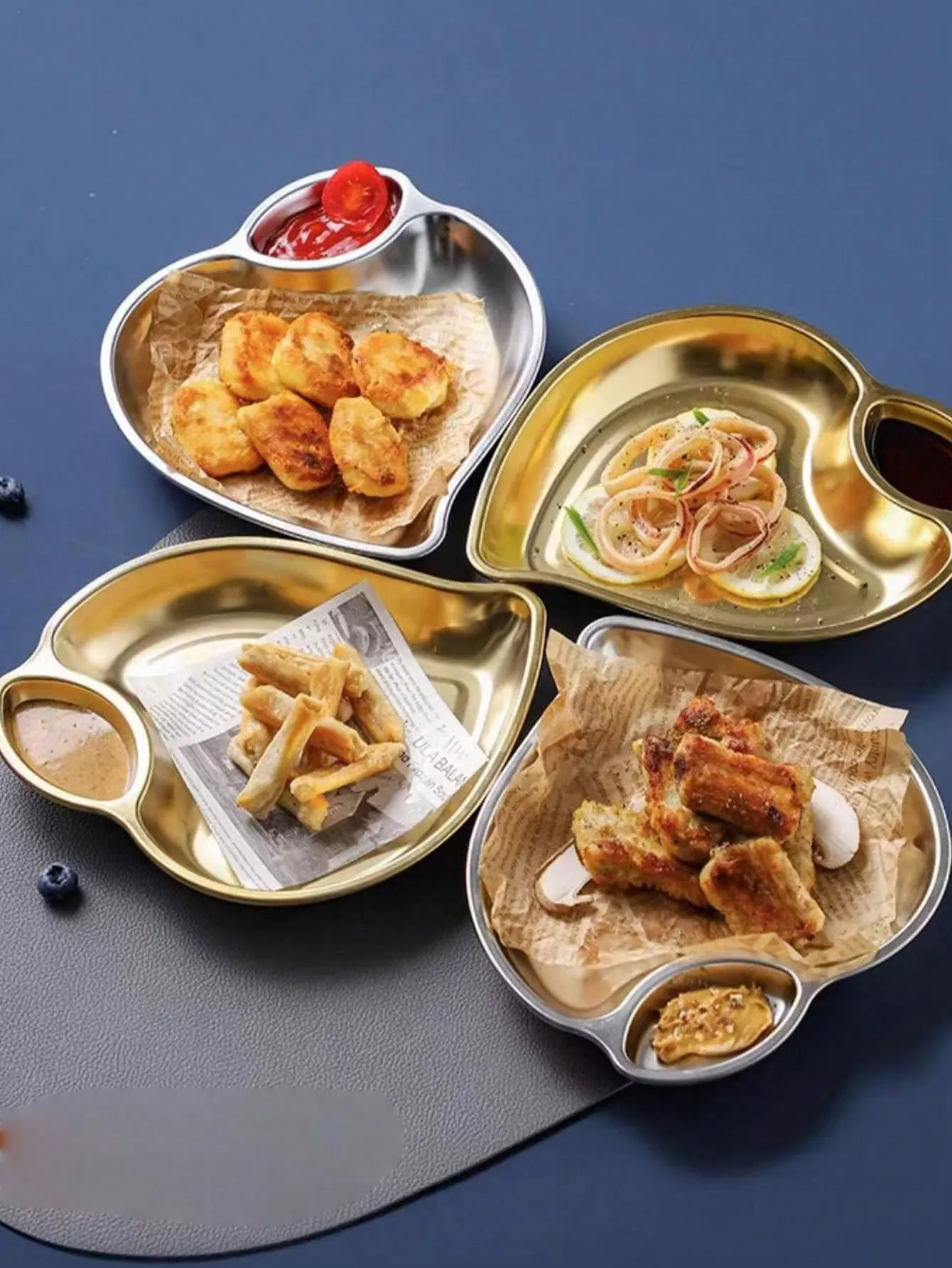 304 Korean-Style Stainless Steel Peach-Shaped Snack Plate, Fried Chicken Plate with Sauce Compartment, Barbecue Tableware, Two-Compartment Plate, 1 Piece