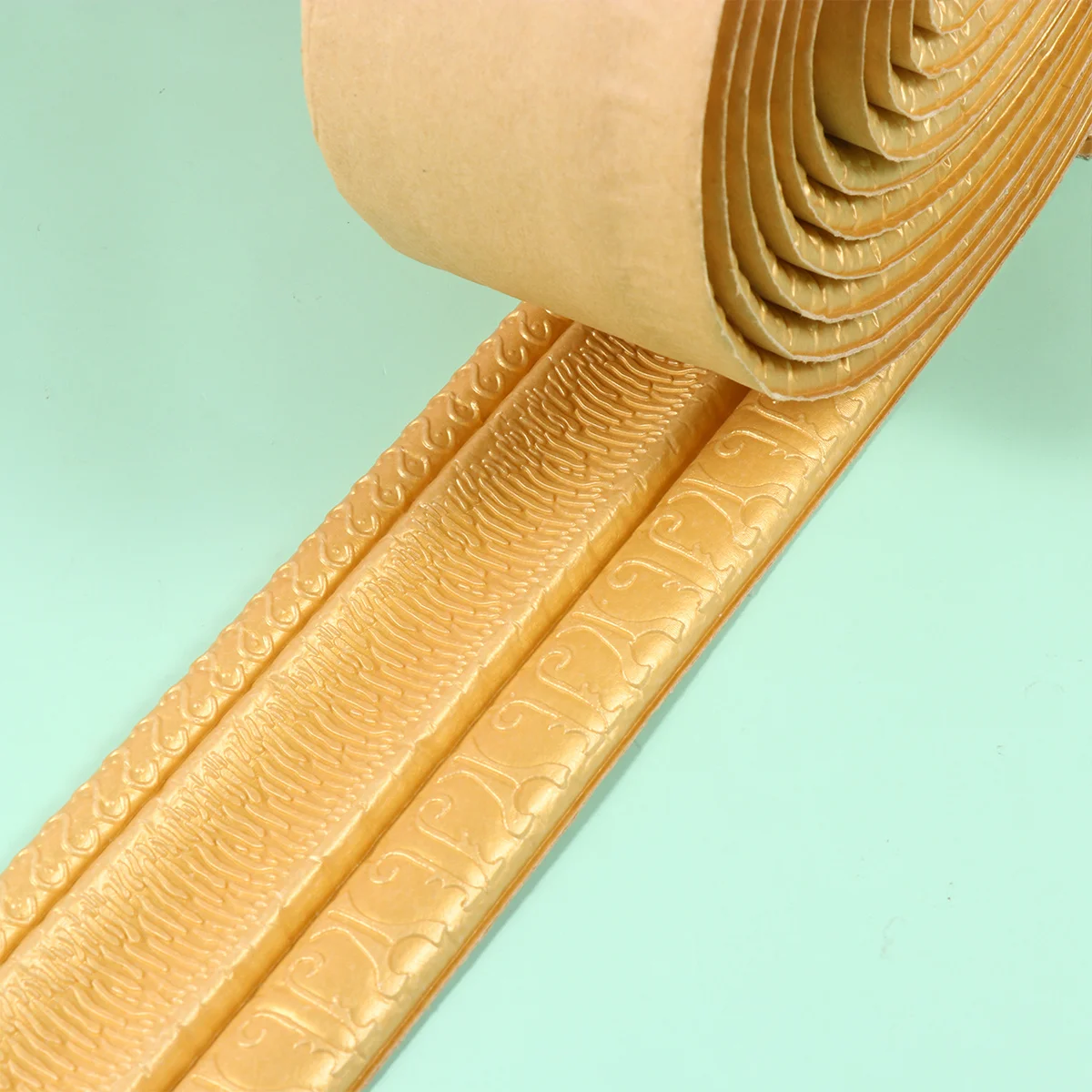 

2Pcs Pe Material 3D Wall Decal Strip Easy Clean Removable Wallpaper Border for Background Corridor Dining Room Decoration