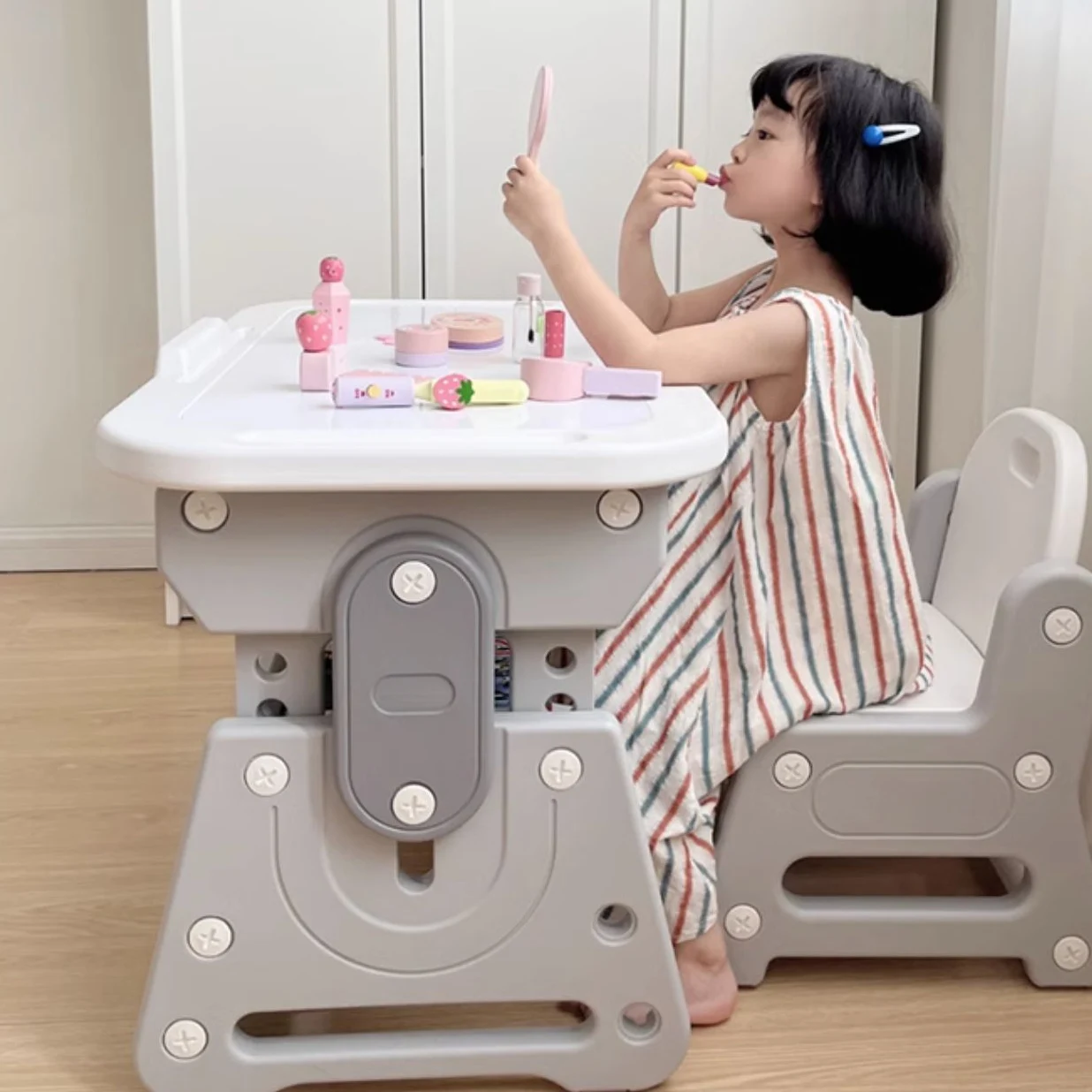 

Factory Supplier Kid Adjustable Desks and Chairs Environmental Plastic Desk and Chair