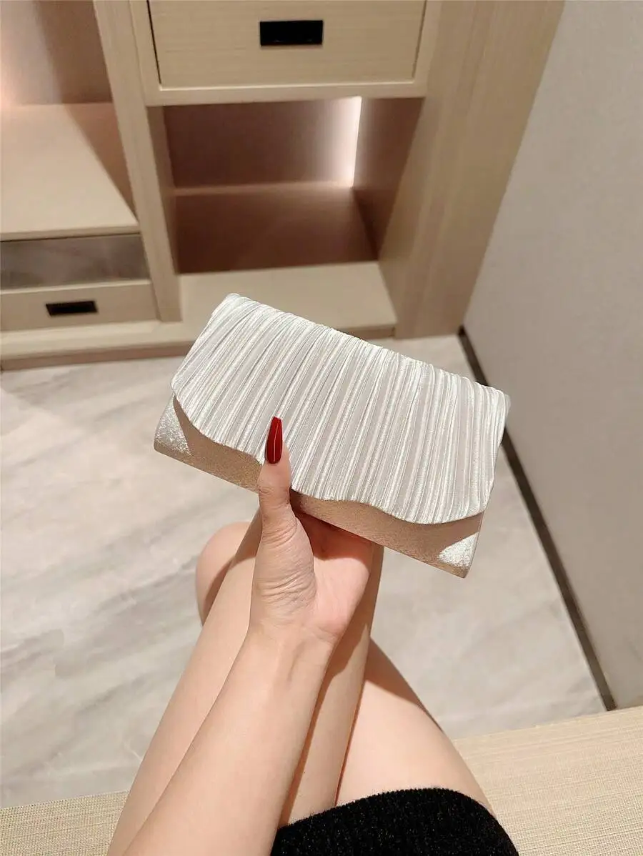 

Luxurious Silver Pleated Satin Evening Clutch With Flap And Chain Strap For Weddings, Proms, Formal Dinners And Graduation