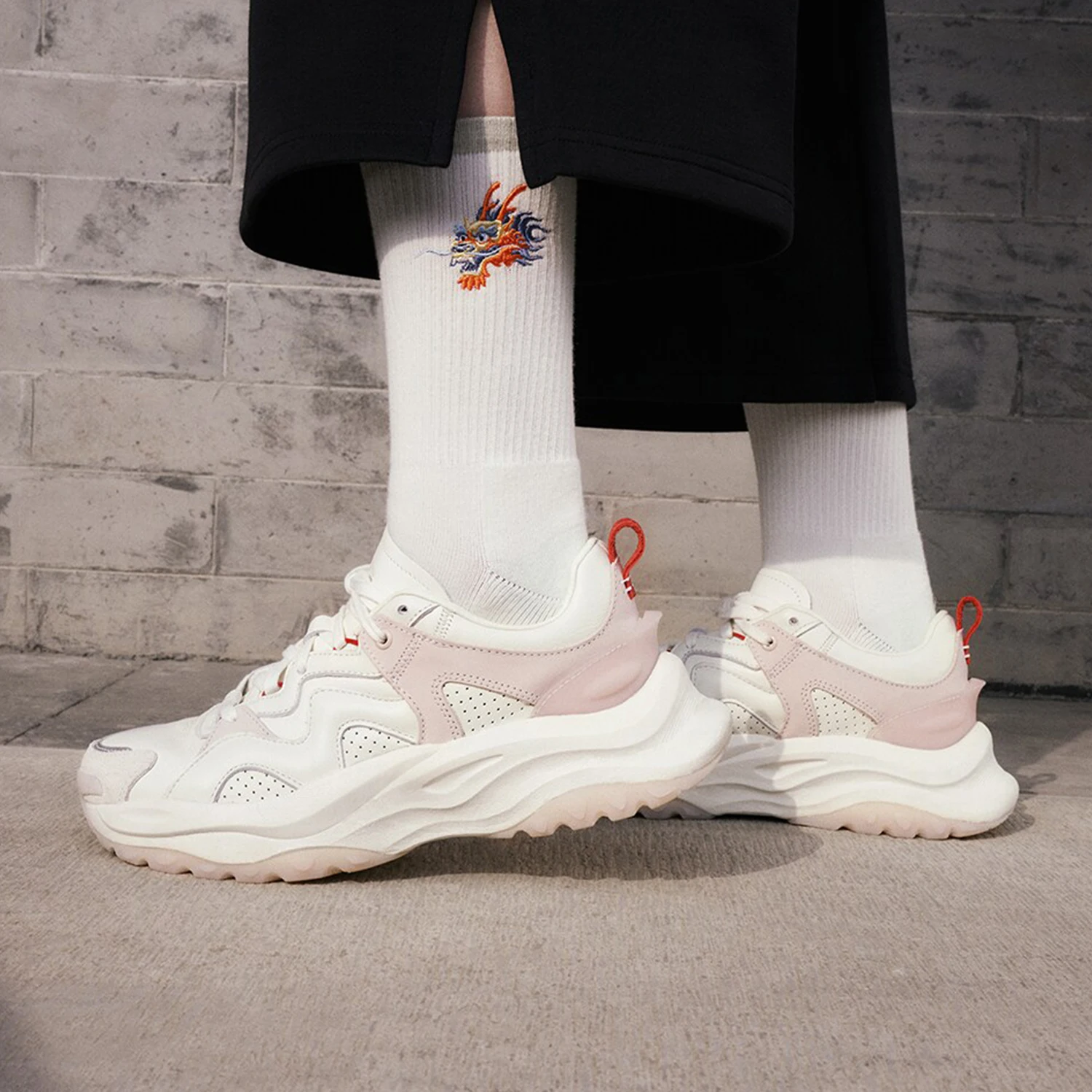 

Женская прочная повседневная спортивная обувь Adidas MAXXWAV на толстой подошве IH2292