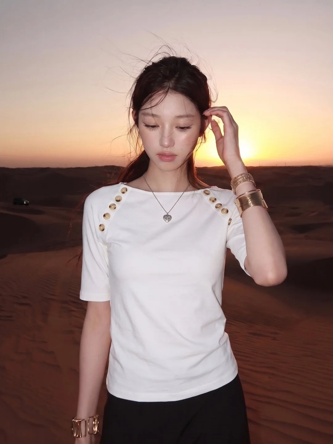 Slim Fit White mid Sleeve T-Shirt Women's Korean Design Sensation Early Autumn Waist Cinching High-End Feel Boat Neck Top