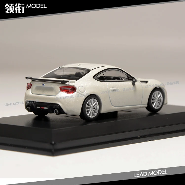 1:64 โมเดลรถ Subaru BRZ สีขาว, โลหะผสมหล่อแบบคงที่รถจิ๋วน้ําเล่นโมเดล, ของเล่นที่ชื่นชอบของเด็กผู้ชาย, คอลเลกชันสําหรับผู้ใหญ่